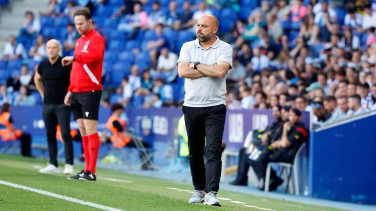 Manolo González, en la banda durante el Espanyol - CF Cartagena