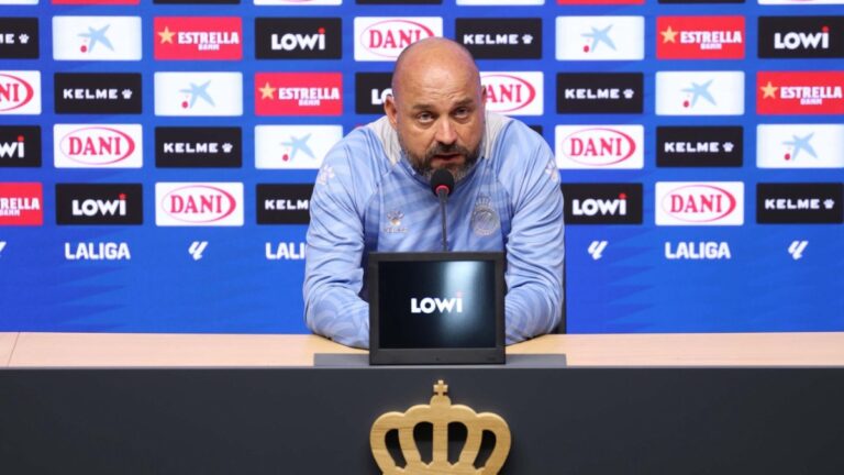 Manolo González: «Todo lo que no sea salir a volar me llevará un cabreo importante» Manolo González, en la previa del CE Atlètic Lleida - Espanyol