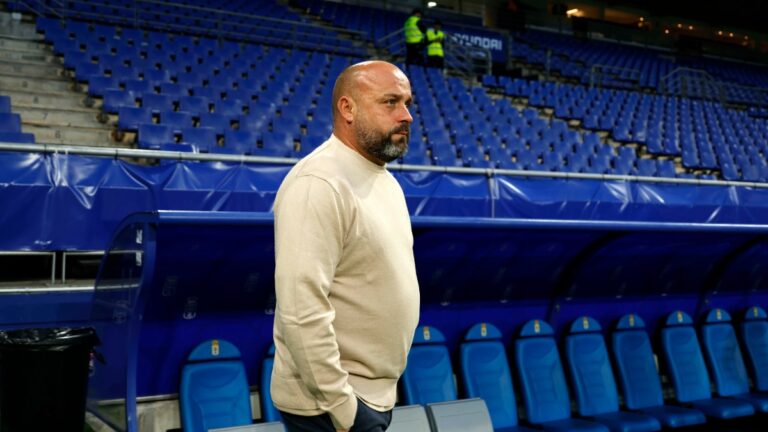 Manolo González: «Fran Garagarza vio algo en mí que otros no vieron» Manolo González en el Carlos Tartiere