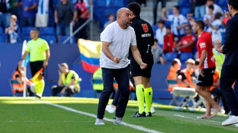 El técnico celebrando uno de los goles