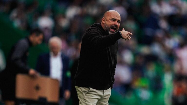 Manolo González, en El Sardinero