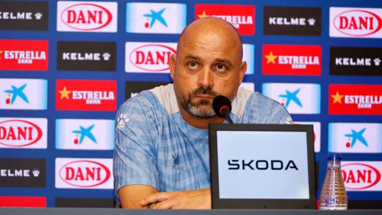 Manolo González, en la sala de prensa del RCDE Stadium