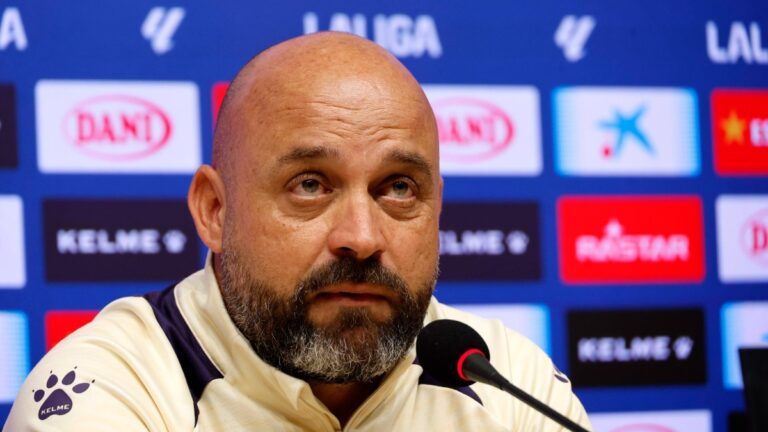 Manolo González, en la sala de prensa del RCDE Stadium