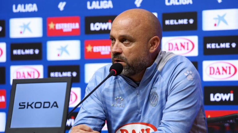 Manolo González: «En el Espanyol tenemos una presión complicada porque son situaciones límite» Manolo González confía en ganar al Levante UD en el RCDE Stadium