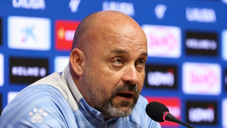 Manolo González, en la sala de prensa del RCDE