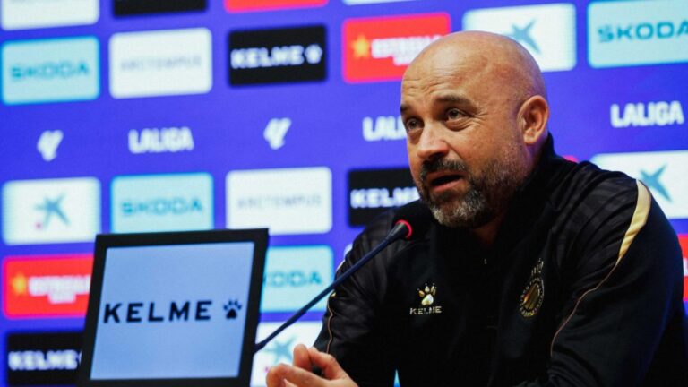 Manolo González, en la sala de prensa del RCDE Stadium en la previa de un partido de LaLiga