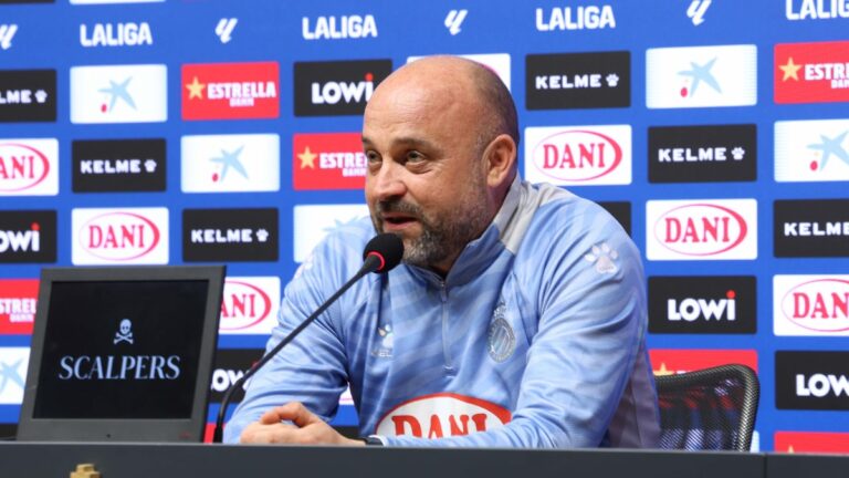 Manolo González, en la sala de prensa del RCDE Stadium