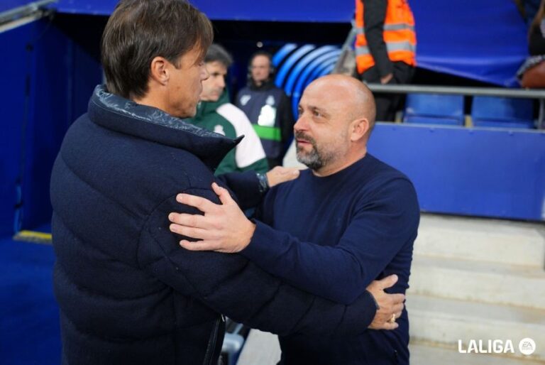 Manolo González, en el área técnica del RCDE Stadium antes del Espanyol - Sevilla FC