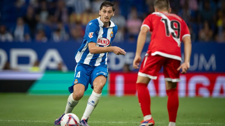 Marash Kumbulla fue titular en el Espanyol - Rayo Vallecano