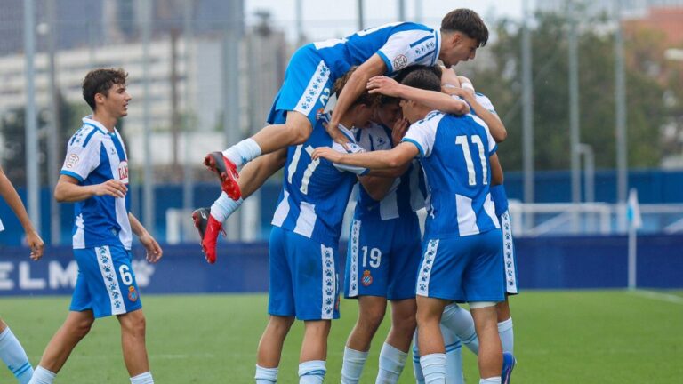 Marc Xala: «Habéis demostrado ser el mejor Juvenil A de los últimos años con muchísima diferencia» El Juvenil A celebra uno de los goles ante el CE Constància
