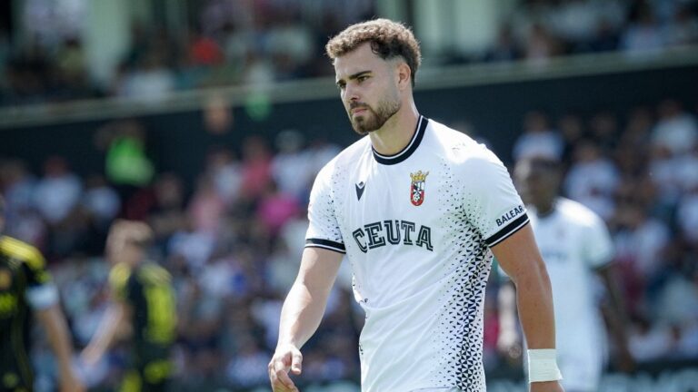 Marcos Fernández enamora en la AD Ceuta Marcos Fernández, en un partido con la AD Ceuta