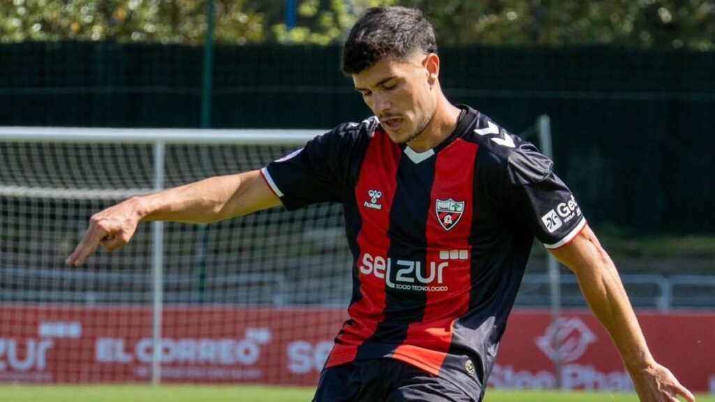Marcos Fernández, en un partido de 1ªRFEF con el Arenas de Getxo