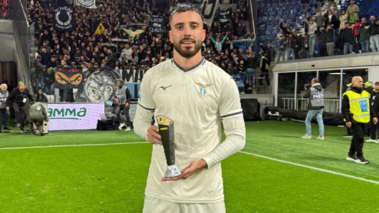 Mario Gila podría dejar beneficio en el Espanyol Mario Gila recibe un premio en un partido con la Lazzio