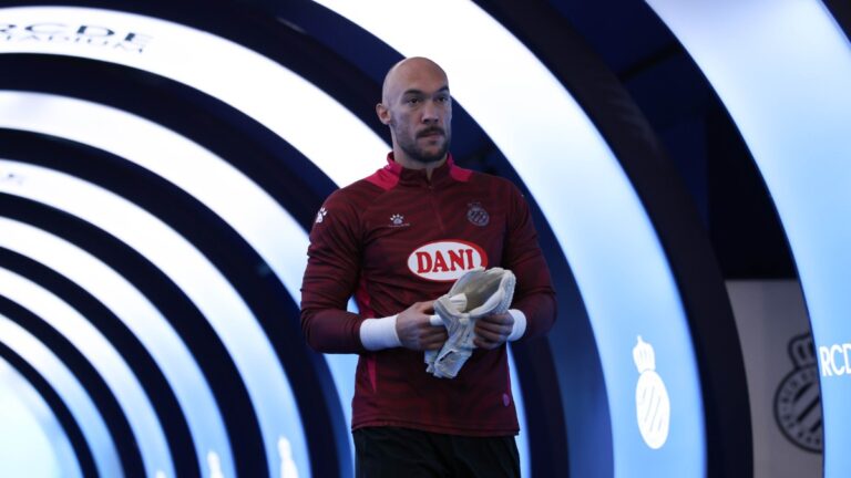 Marko Dmitrović, antes de un entrenamiento con el Espanyol en el RCDE Stadium