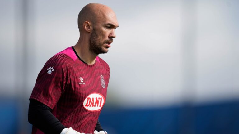 Marko Dmitrovic prepara un partido de LaLiga con el Espanyol
