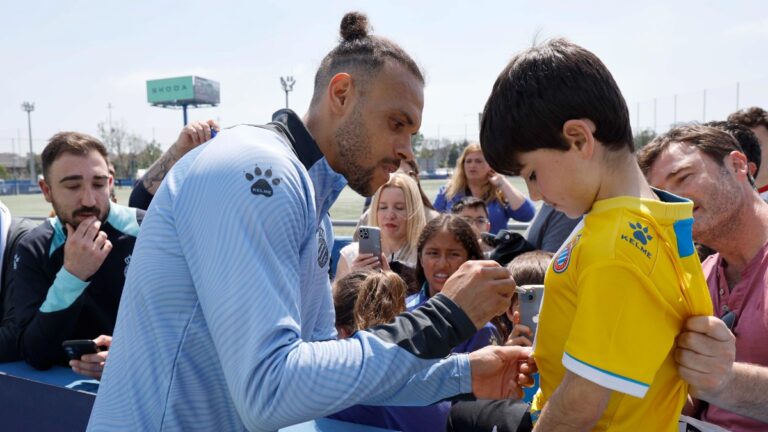 Martin Braithwaite se acuerda de la afición del Espanyol