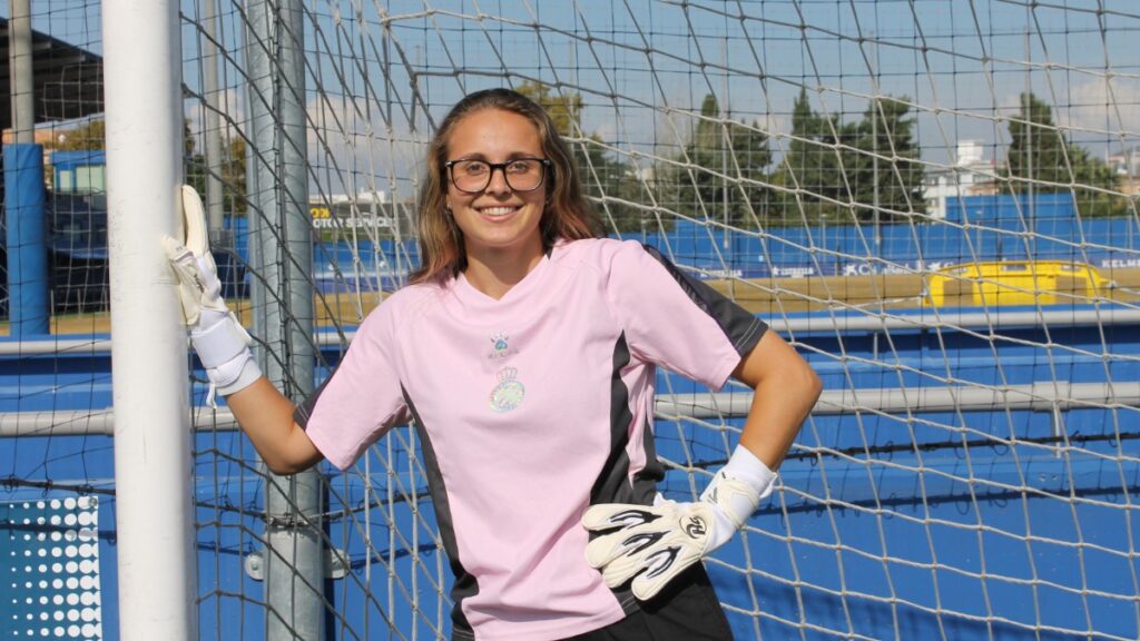 Meri Muñoz atiende a 'El 1900' antes del Real Madrid - Espanyol Femenino