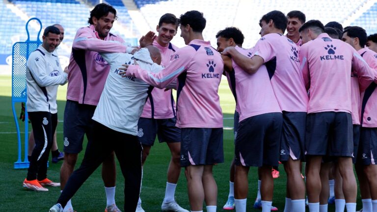 El Espanyol entrena en un buen ambiente en el RCDE Stadium