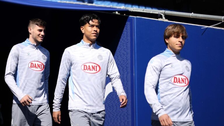 Lluc Castell y Miguel Londoño cumplen un sueño con el Espanyol Lluc Castell y Miguel Londoño, en el RCDE Stadium