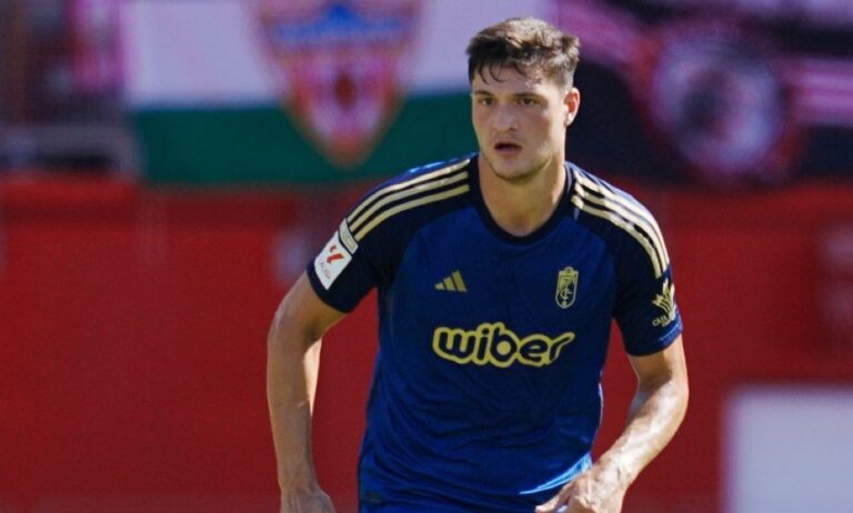 Miguel Rubio, en un partido como visitante con el Granada CF
