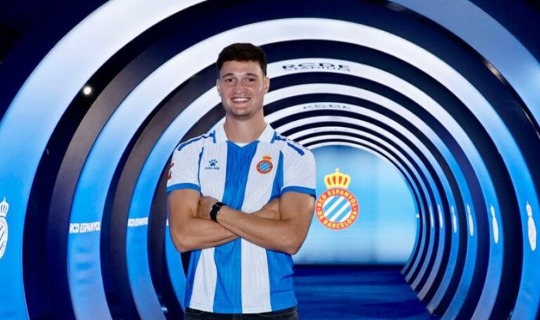 Miguel Rubio conoce el RCDE Stadium el día de su presentación