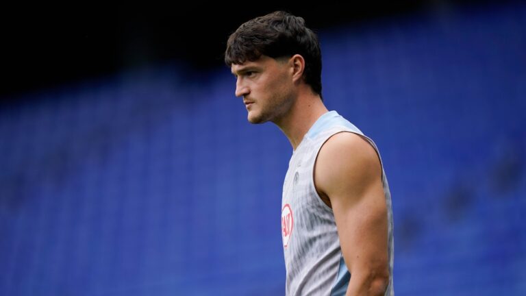 Miguel Rubio entrena con el Espanyol en el RCDE Stadium
