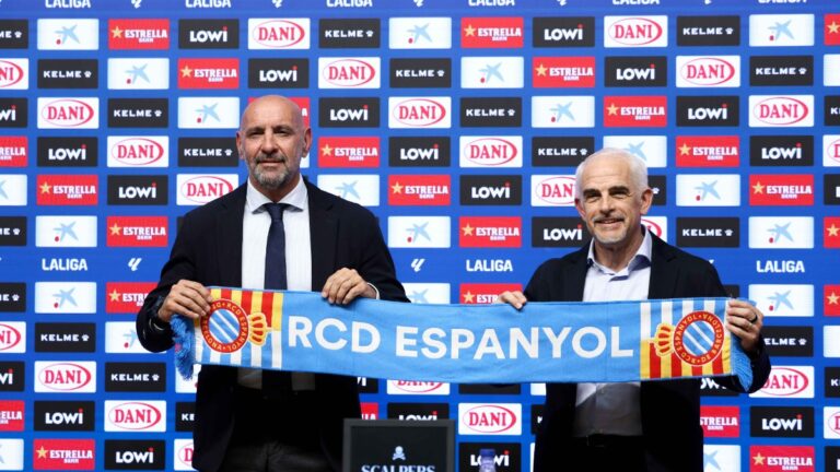 Monchi, en el RCDE Stadium el día de su presentación con Alan Pace