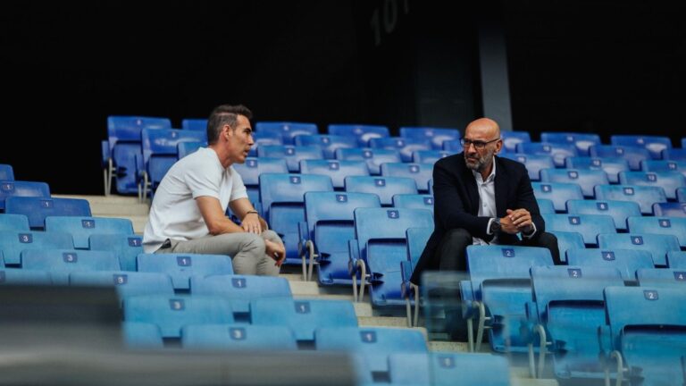 Monchi apura los últimos días del mercado Fernando Navarro y Monchi charlan del mercado en el RCDE Stadium