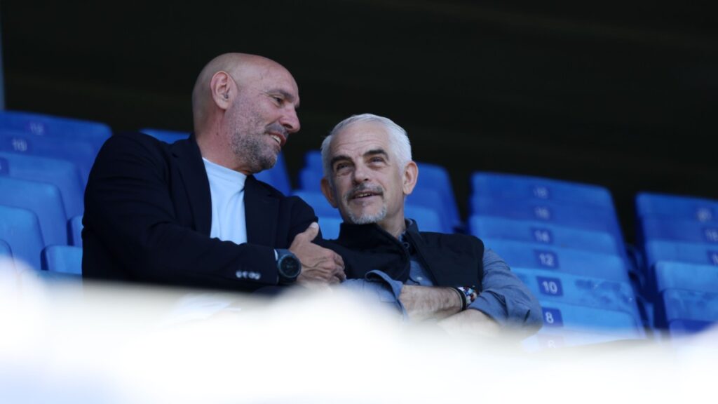 Monchi y Alan Pace en la grada del RCDE Stadium