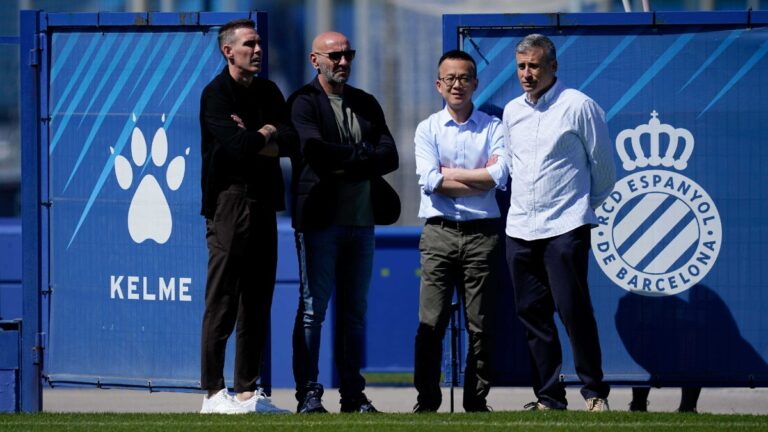 Monchi va dando forma a su equipo en el Espanyol Fernando Navarro y Miguel Ángel Gómez son los dos últimos en llegar a Barcelona para trabajar con Monchi