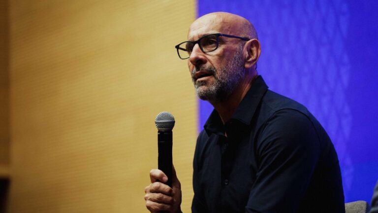 Monchi presenta a Bryan Zaragoza y Andoni Gorosabel en el RCDE Stadium