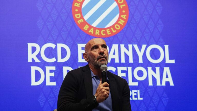 Monchi habla sobre el mercado con los medios de comunicación