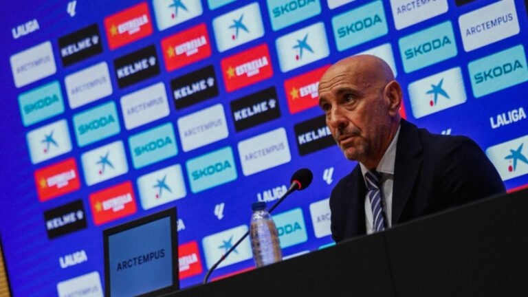 Monchi, en una semana difícil con el cambio de entrenador en el Espanyol