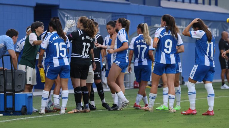 El Espanyol Femenino se prepara en el área técnica para el amistoso ante la SE AEM