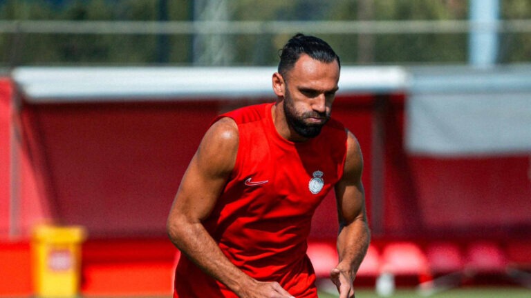 Verdat Muriqi en un entrenamiento con el RCD Mallorca