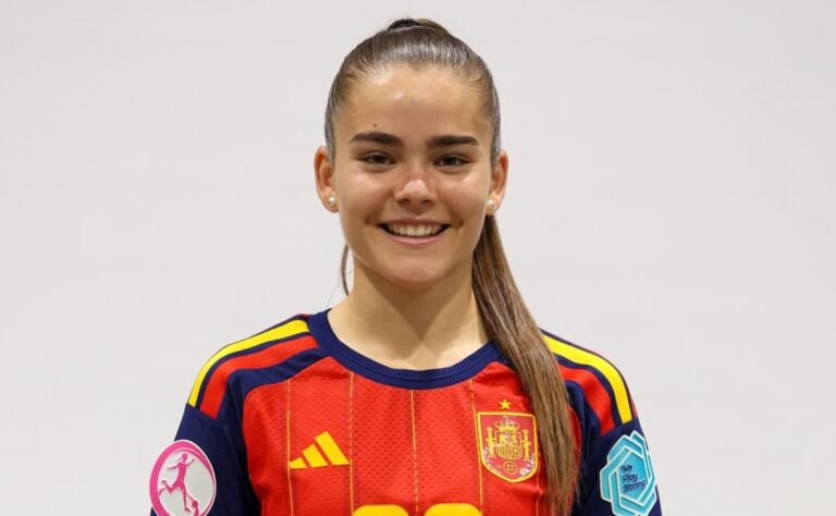El Espanyol Femenino ata a Natalia Escot, campeona de Europa sub-19 Natalia Escot, con la camiseta de España sub-19