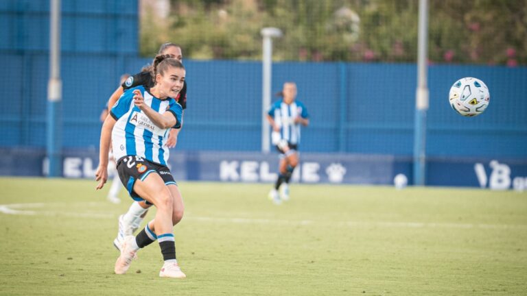 Natalia Escot fue uno de los cambios de Sara Monforte en el Espanyol Femenino - Madrid CFF