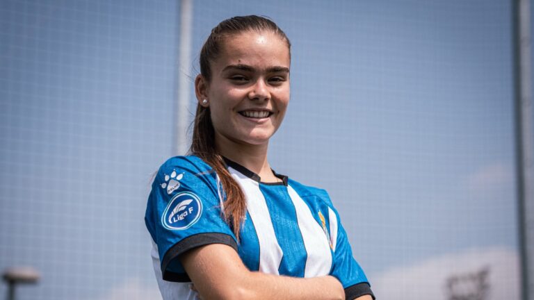 Natalia Escot: «La cercanía y la confianza fue lo que me hizo venir al Espanyol» Natalia Escot es nueva delantera del Espanyol Femenino