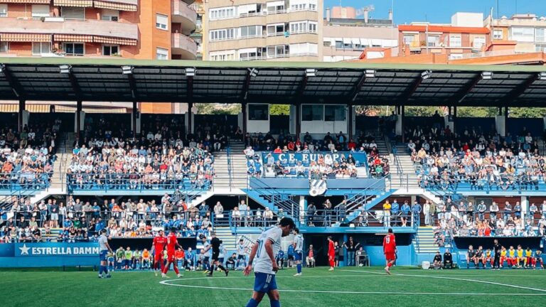 El Nou Sardenya es un campo situado en la Vila de Gràcia