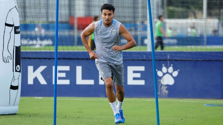Omar El Hilali se incorporó a la pretemporada del Espanyol un día más tarde