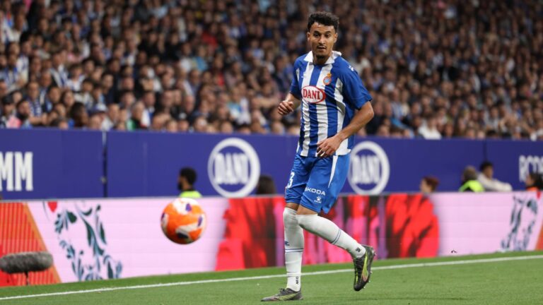 Omar El Hilali sube la banda para generar epligro en el Espanyol - FC Barcelona