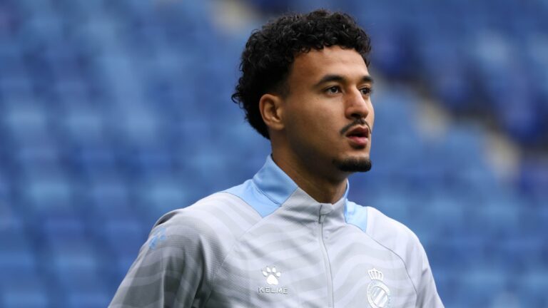 Omar El Hilali desmiente la ruptura del vestuario Omar El Hilali, en el RCDE Stadium, concentrado preparando un partido de LaLiga