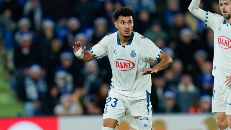 Omar El Hilali amplía la lista de los apercibidos Omar, titular en el Coliseum durante el Getafe CF - Espanyol
