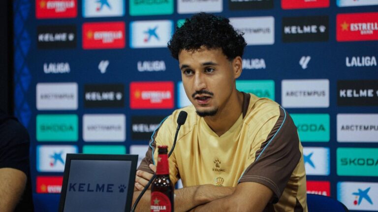 Omar El Hilali, en la sala de prensa de la CE Dani Jarque