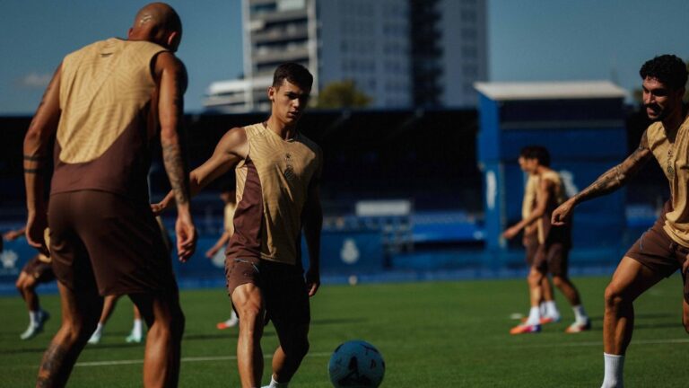 Vanja Drkusic, Gabriel Moscardo y Unai Núñez preparan un partido de LaLiga con el Espanyol en la CE Dani Jarque