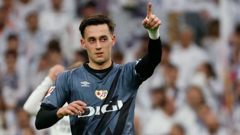 El Espanyol recibe la indemnización completa por el ‘Caso Pedro Díaz’ Pedro Díaz, con la camiseta del Rayo Vallecano