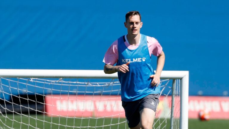 Pol Lozano entrena en la CE Dani Jarque mirando al Real Betis