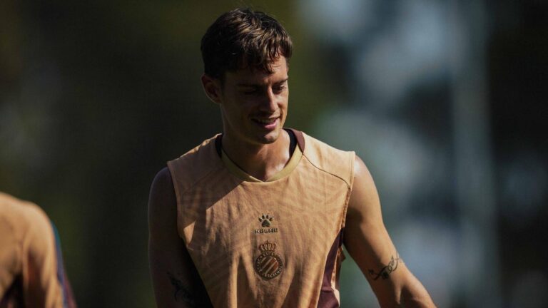 Pol Lozano entra en la historia de los 100 Pol Lozano entrena con el Espanyol en la CE Dani Jarque