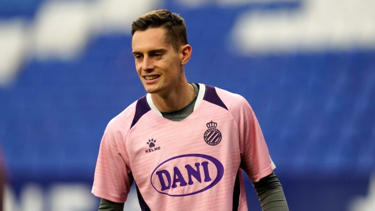 Pol Lozano en un entrenamiento con el Espanyol en el RCDE Stadium