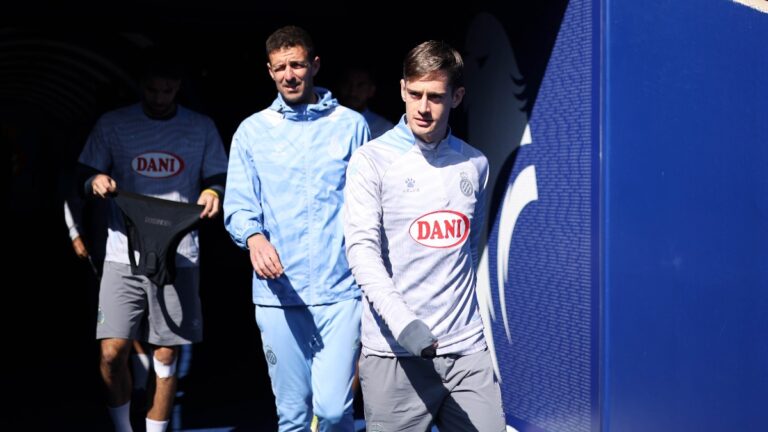 Pol Lozano, antes de un entrenamiento en el RCDE Stadium